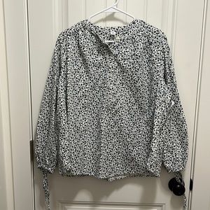 NWT Old Navy - Blue Floral Buttoned Pullover